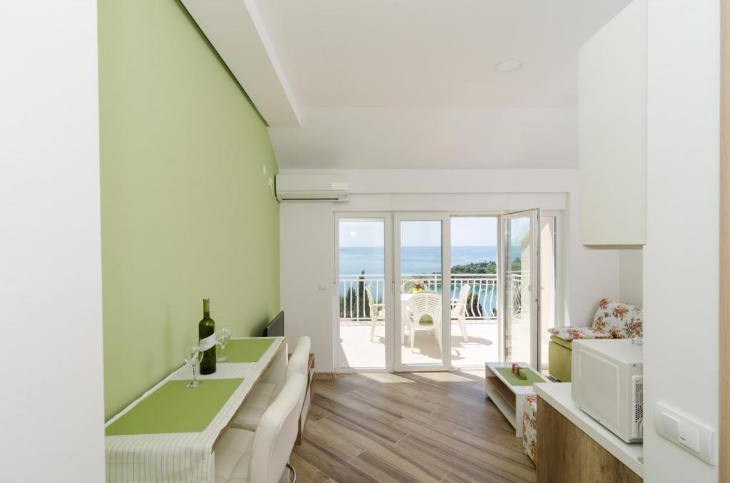 Apartments Marmo Mlini Rum bild